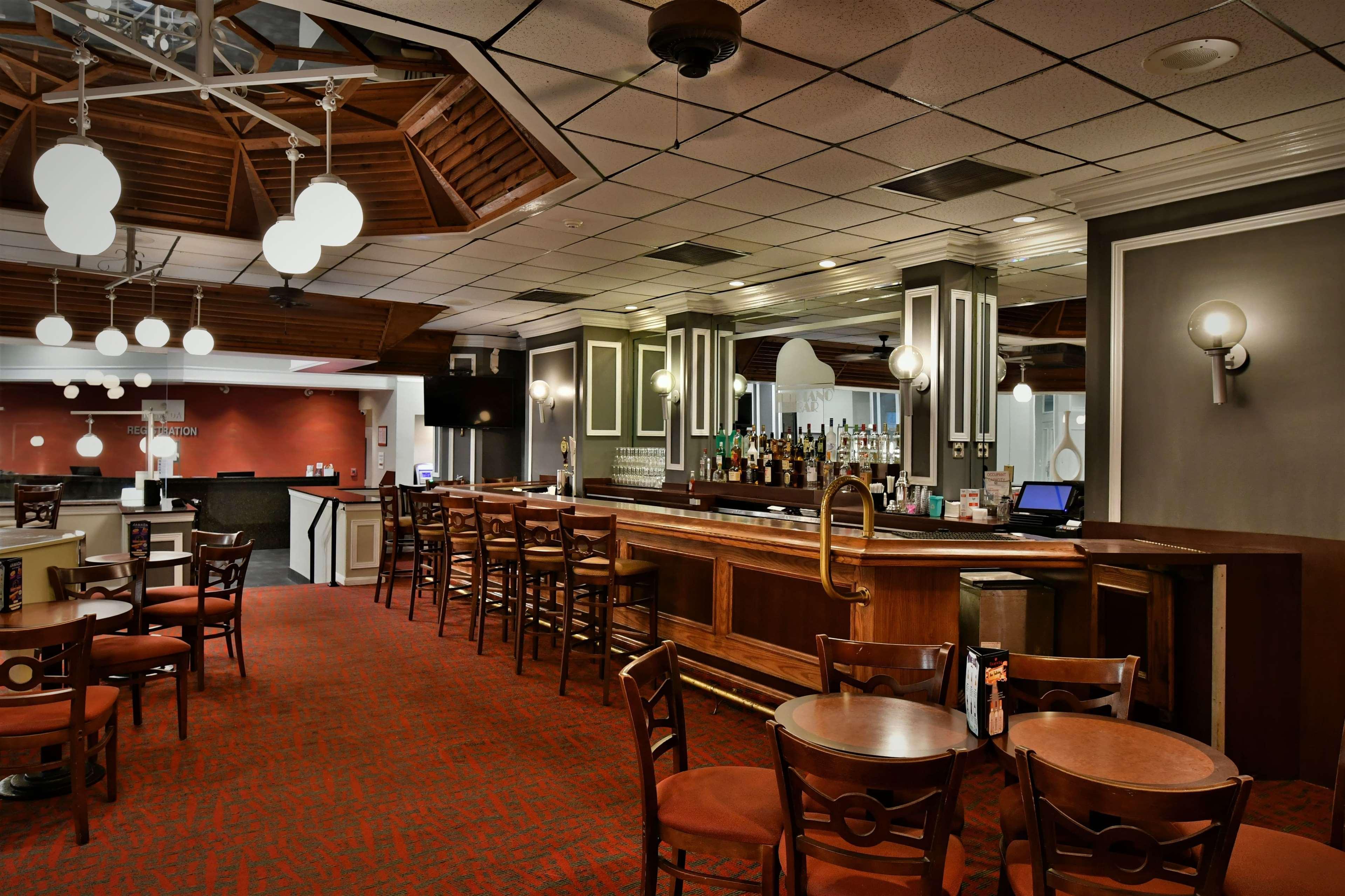 Ramada By Wyndham Jacksonville Hotel & Conference Center Exterior foto