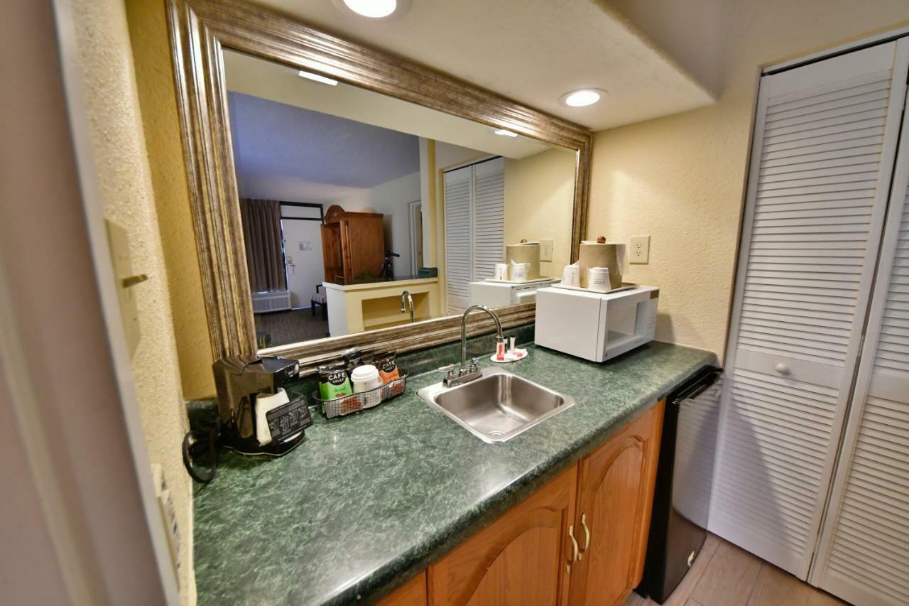 Ramada By Wyndham Jacksonville Hotel & Conference Center Exterior foto